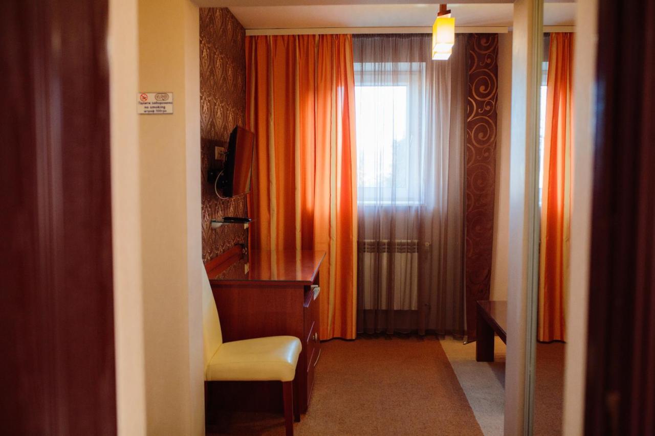 Euro Motel Lyuboml Bagian luar foto