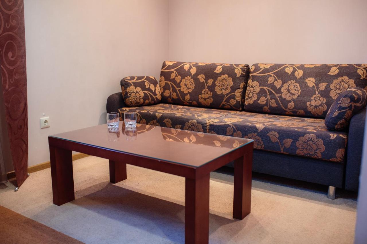 Euro Motel Lyuboml Bagian luar foto