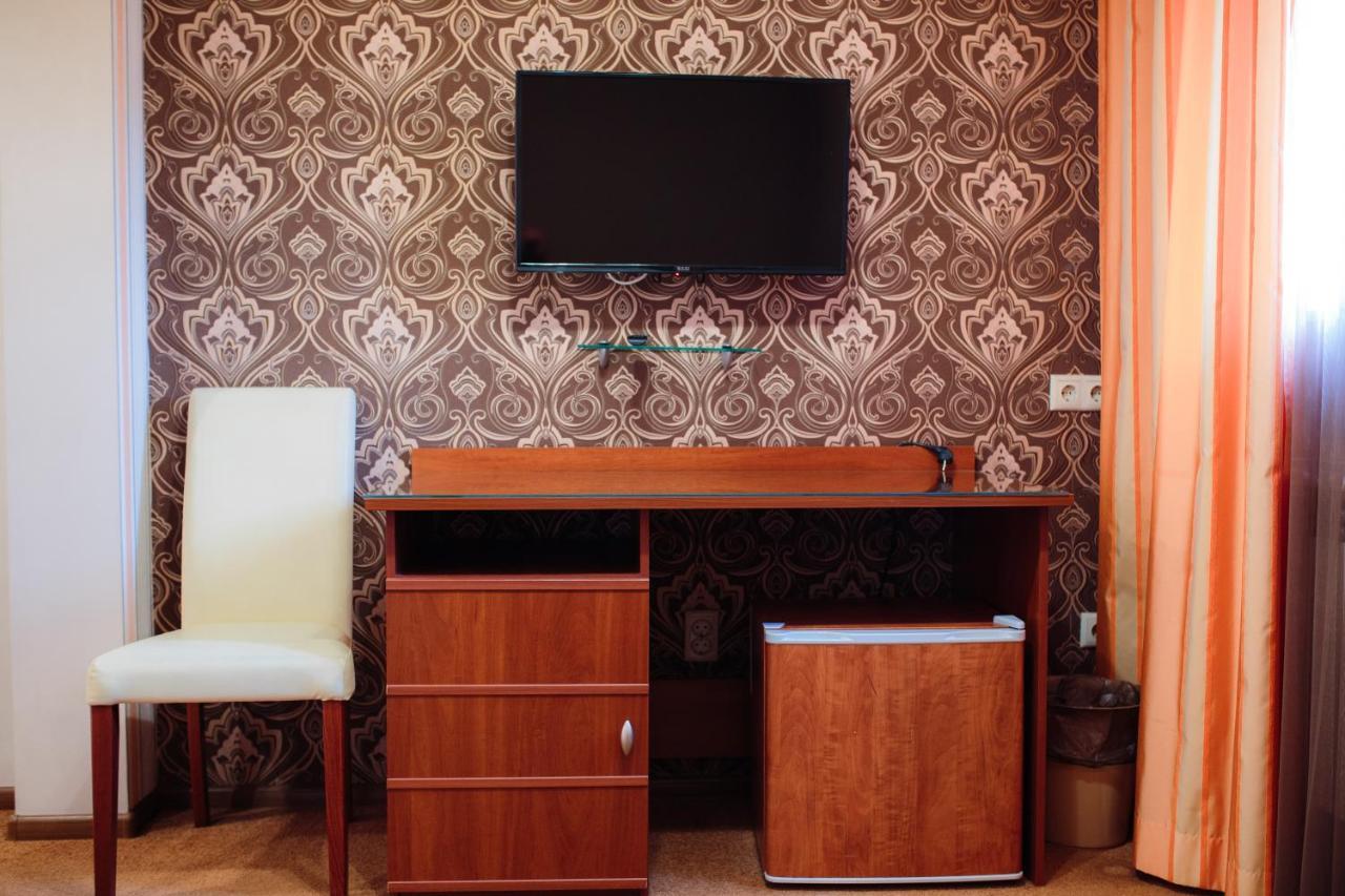 Euro Motel Lyuboml Bagian luar foto