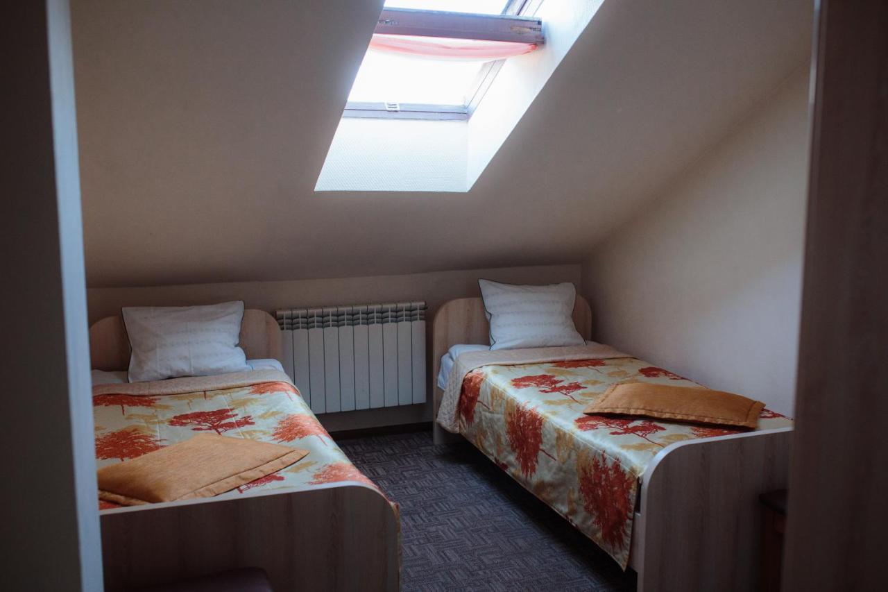 Euro Motel Lyuboml Bagian luar foto