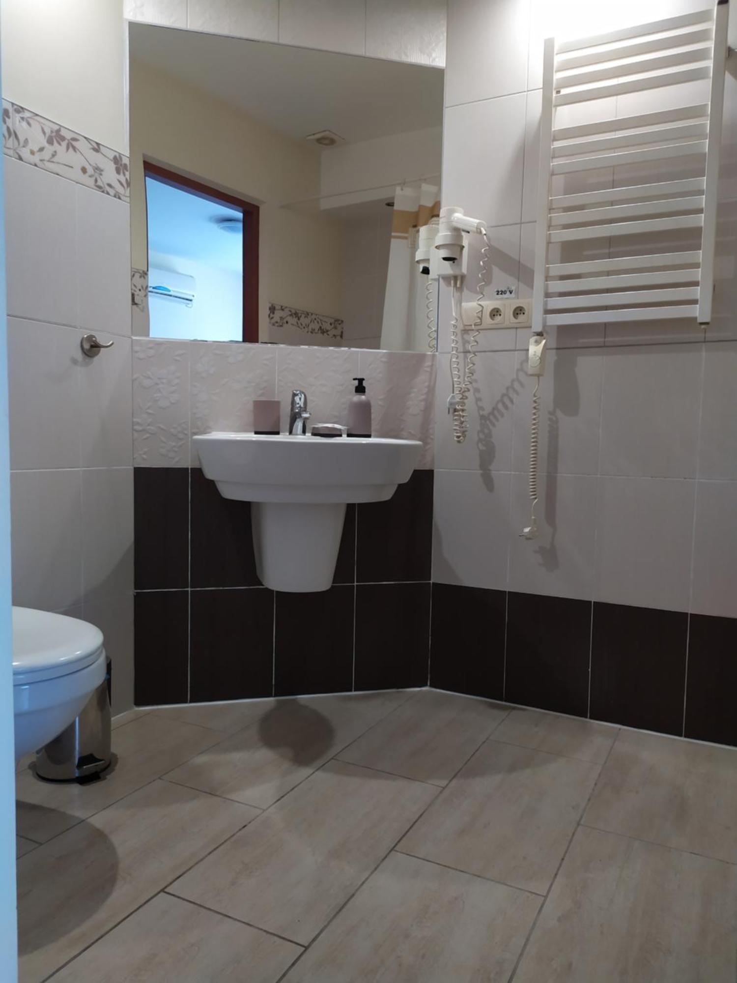 Euro Motel Lyuboml Bagian luar foto