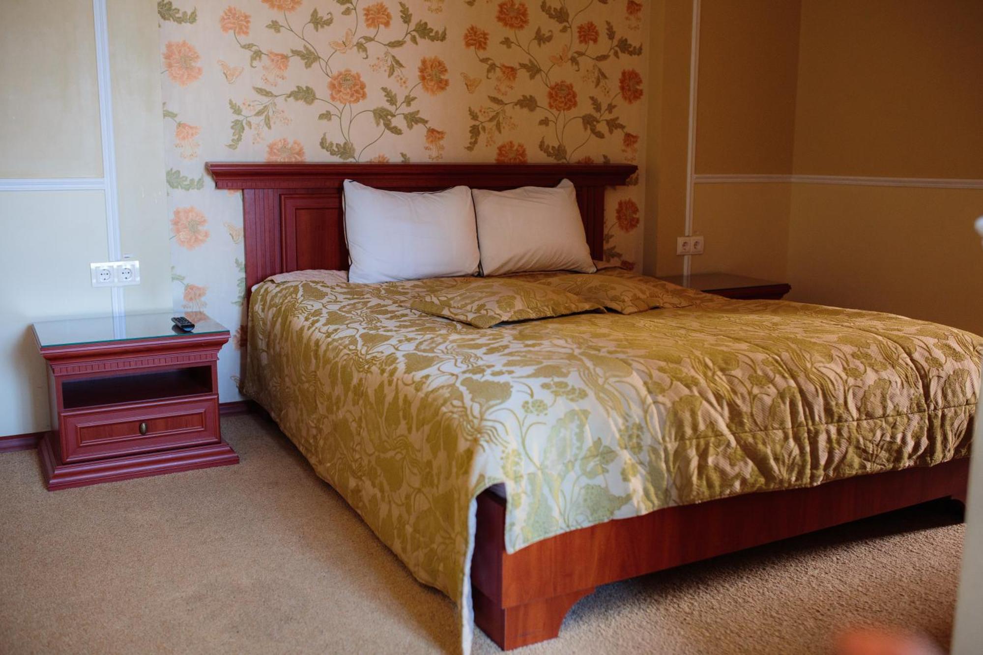 Euro Motel Lyuboml Bagian luar foto