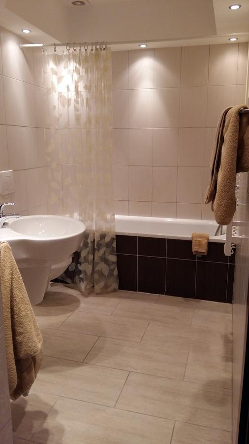 Euro Motel Lyuboml Bagian luar foto