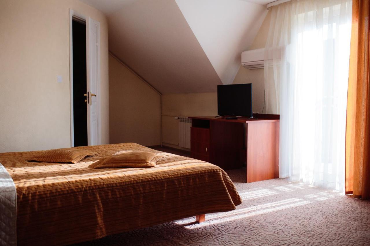 Euro Motel Lyuboml Bagian luar foto