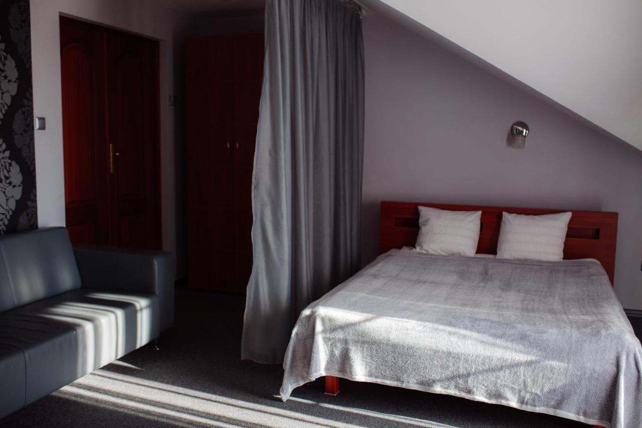 Euro Motel Lyuboml Bagian luar foto